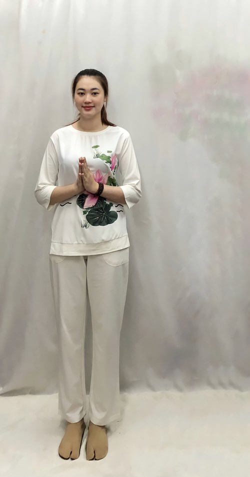 Đồ bộ hoa sen tay lỡ