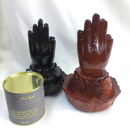 Bàn tay xông trầm trung 