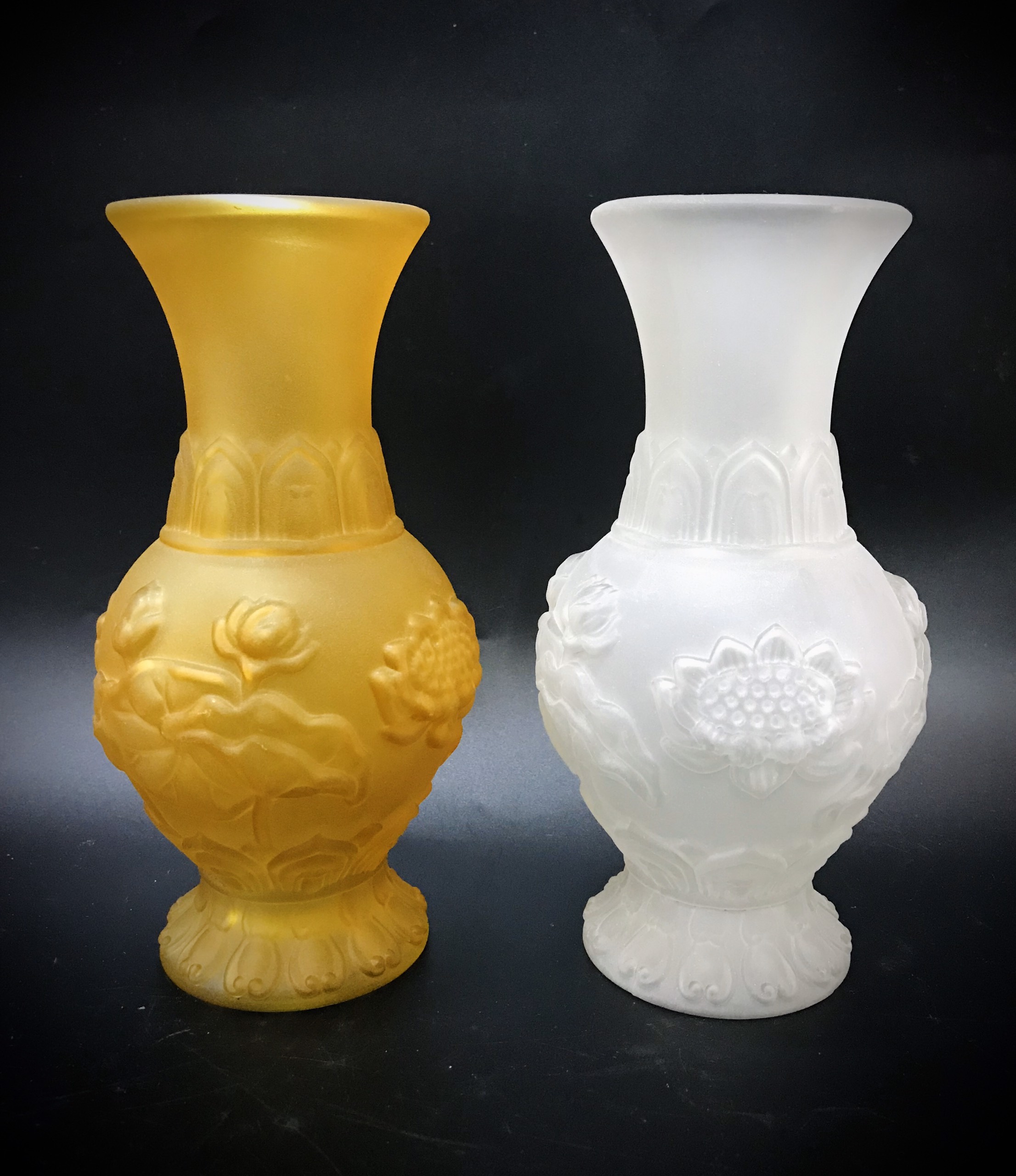 Bình Bông Sen Lưu Ly 12in Vàng . trắng
