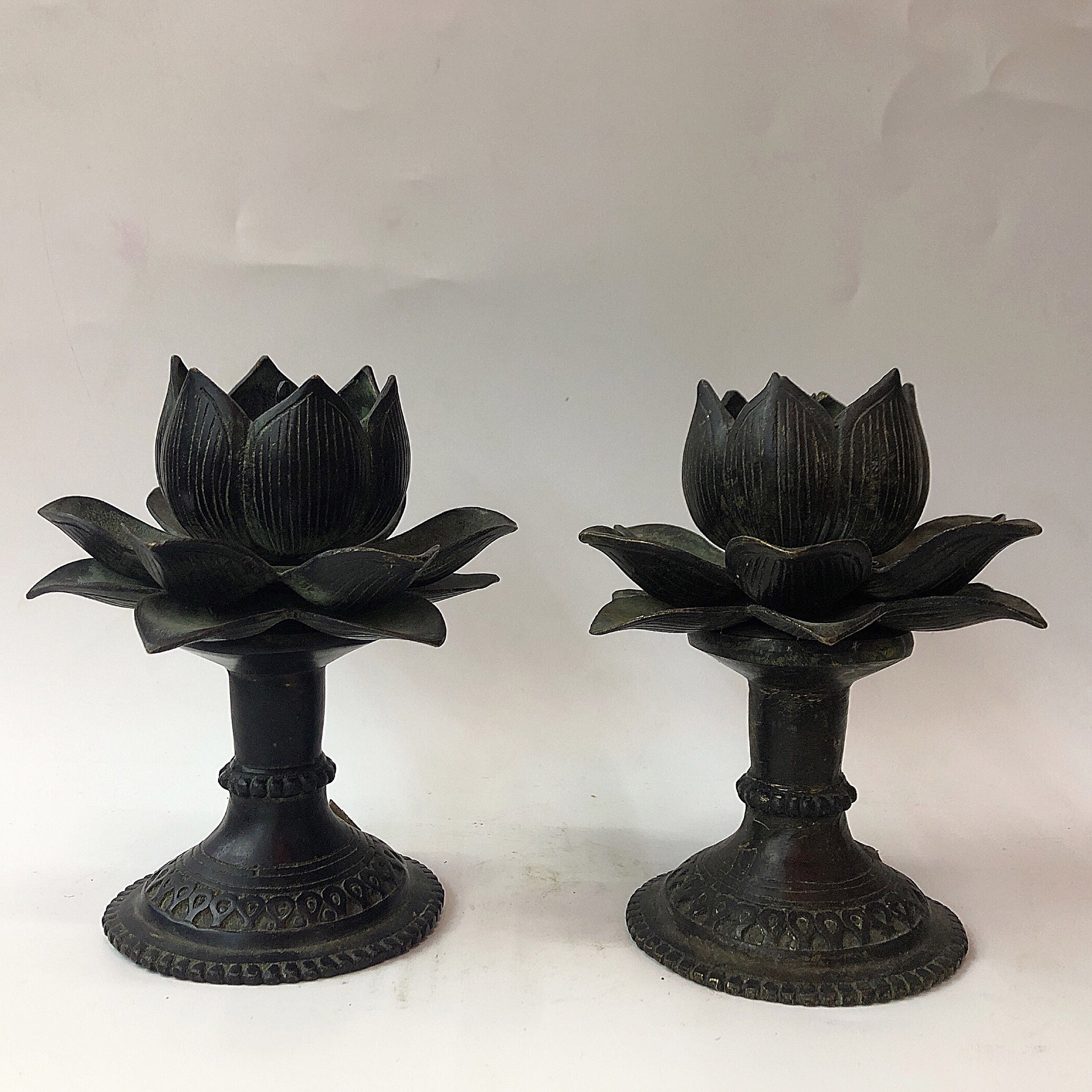 Chân Nến Đồng Sen Xanh