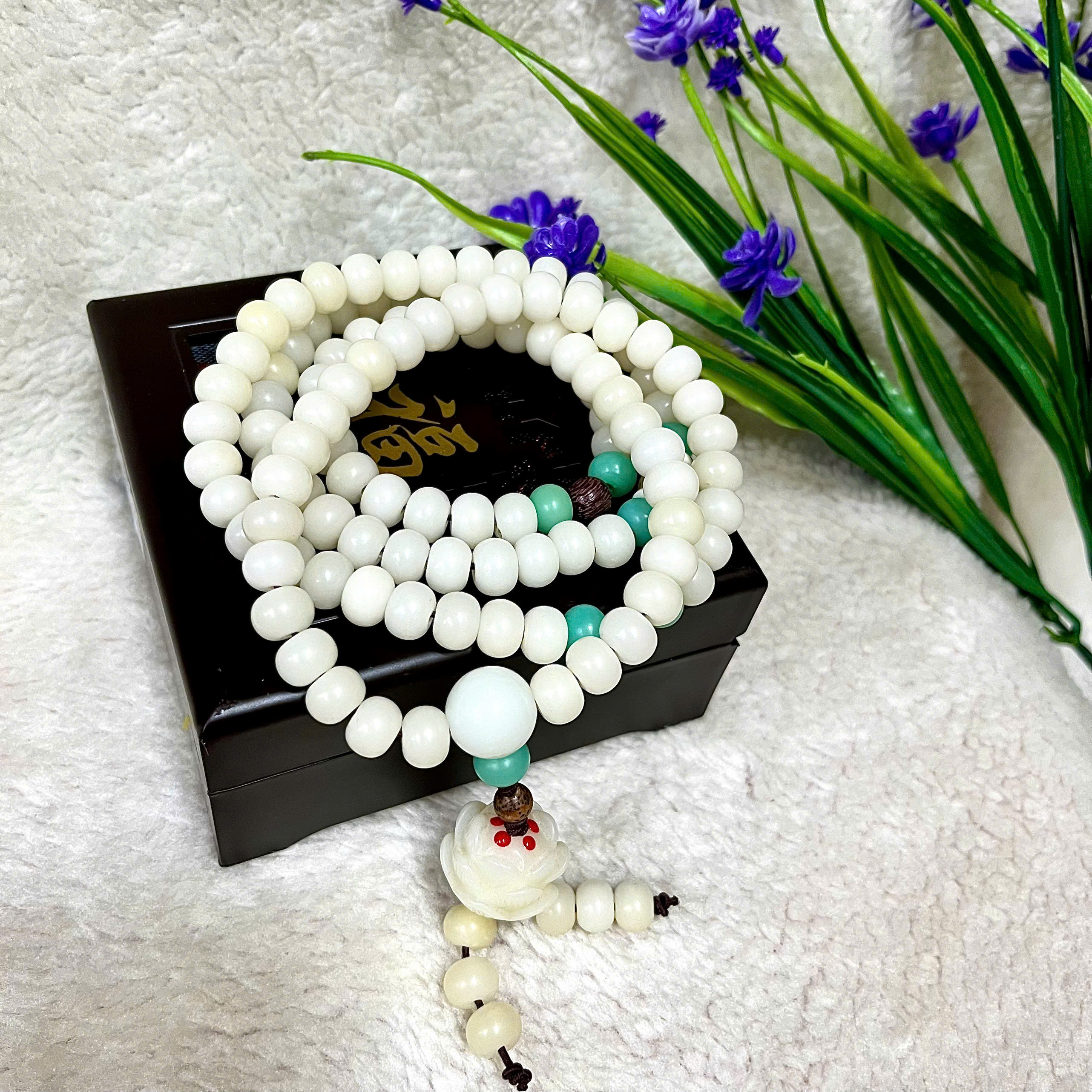 Chuỗi cổ Bạch Ngọc-Cây lá bối