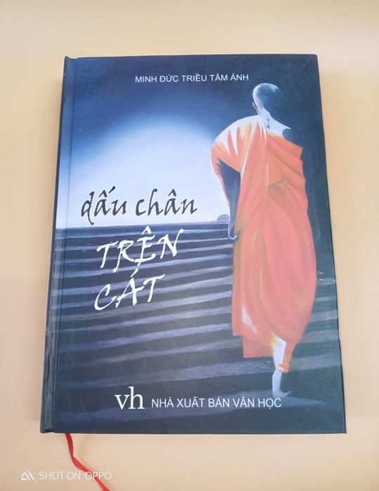 Dấu chân trên cát