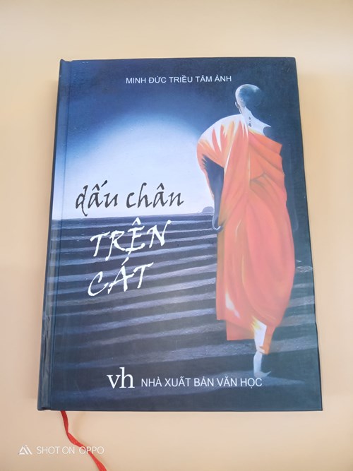 Dấu chân trên cát