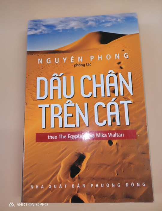 Dấu chân trên cát