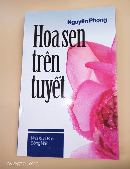 Hoa sen trên tuyết