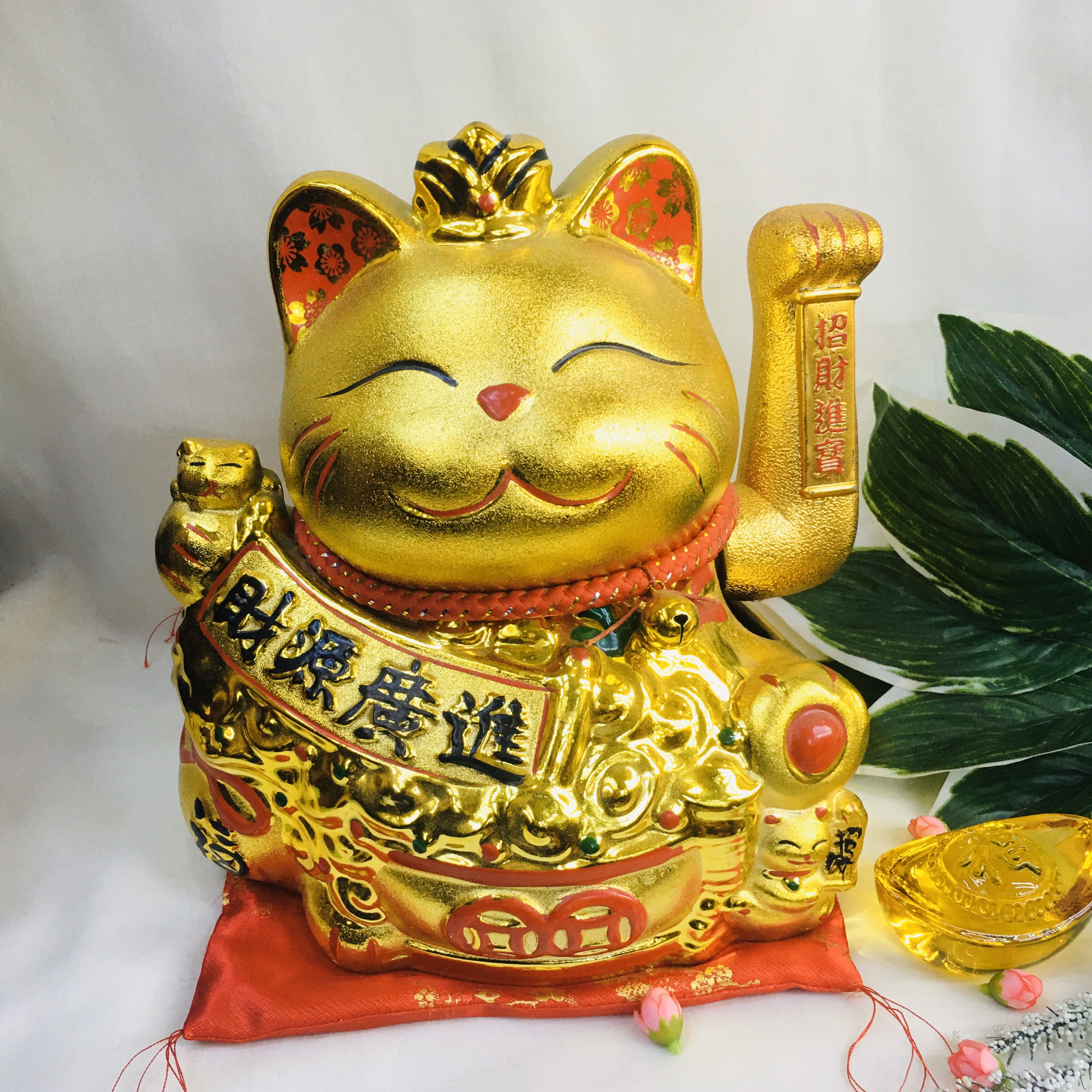 Mèo ngoắc tay vàng 14in