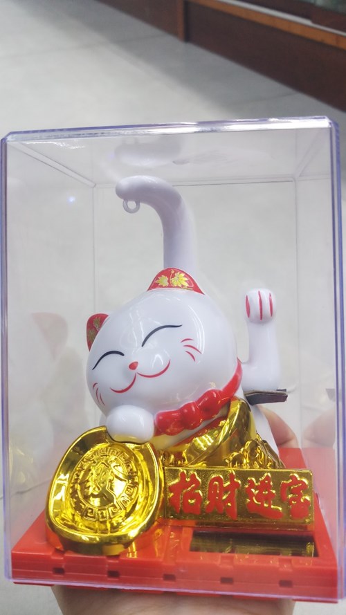MÈO NHỰA TRẮNG LỚN