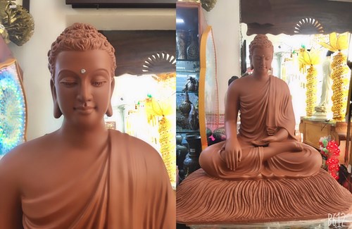 Bổn Sư Ngồi đế Cỏ 75cm Màu đất áo hở