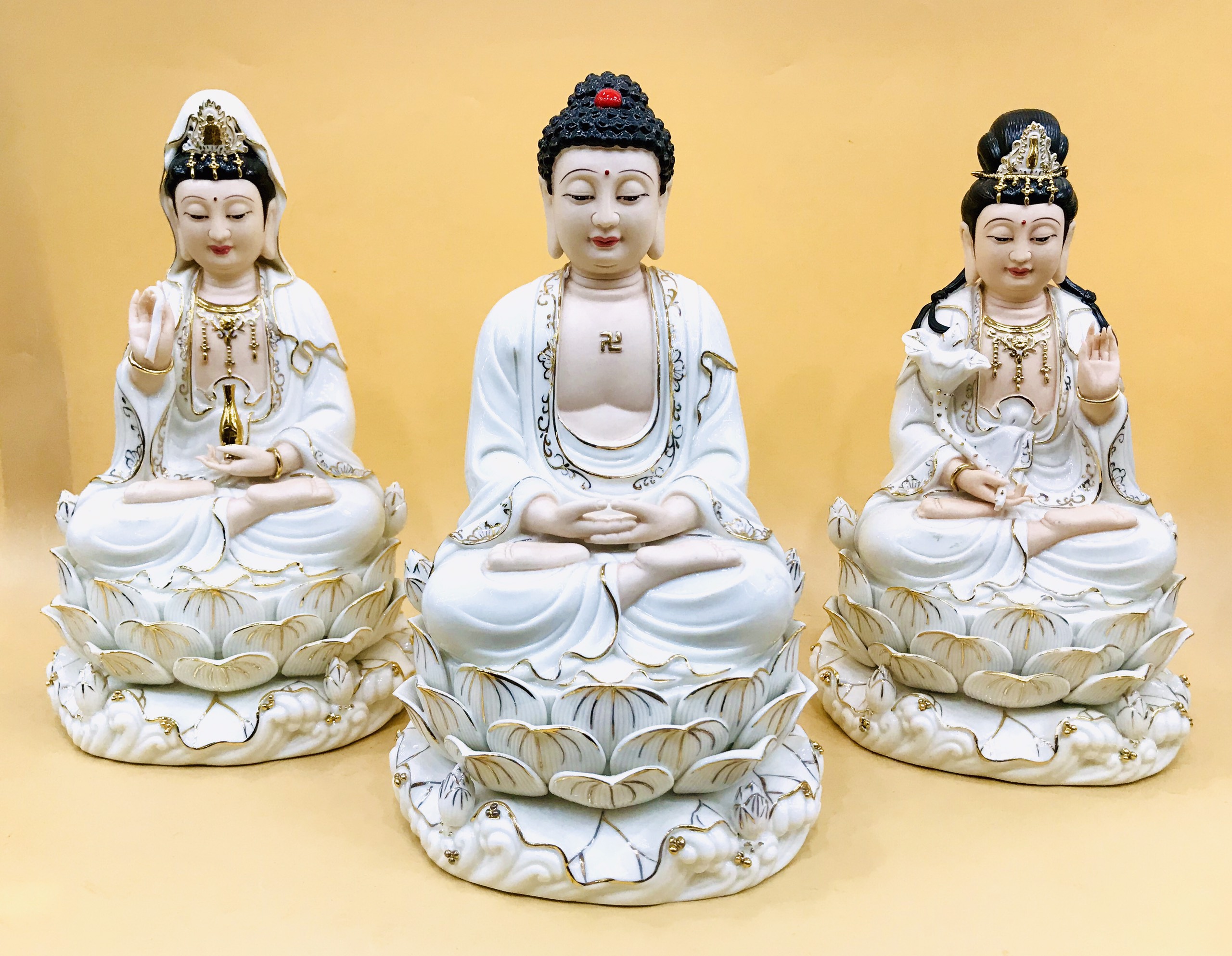 Tam Thế Phật Ngũ Sen Trắng Da 18in