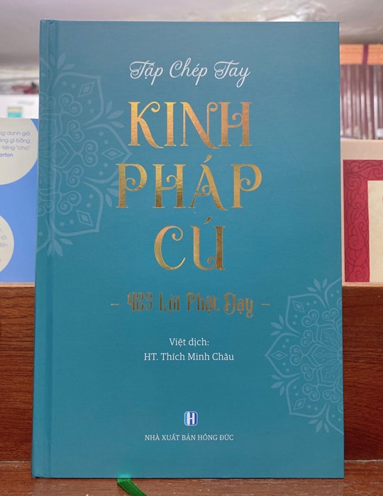 Vở chép kinh pháp cú chữ mờ