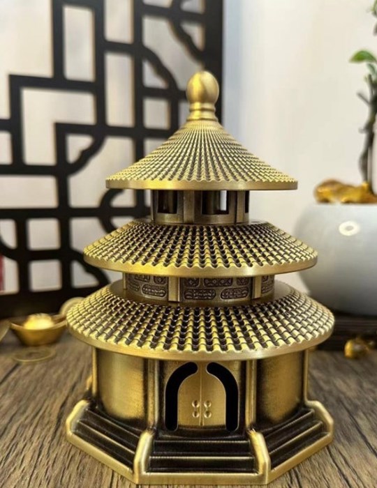 Xông trầm tháp chùa
